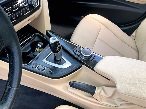Used 2017 BMW 320i Sedan RWD image 17