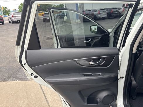 Used 2020 Nissan Rogue SV AWD/4WD image 18
