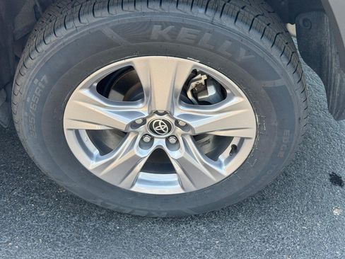 Used 2025 Toyota RAV4 XLE AWD/4WD image 8