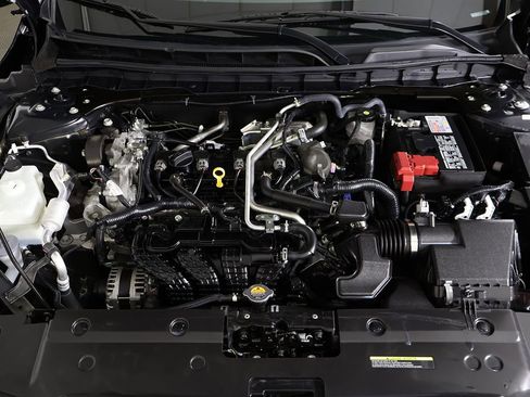Used 2025 Nissan Altima 2.5 SR FWD image 17