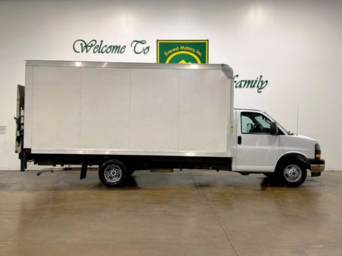 Used 2023 GMC Savana 3500 Extended w/ Power Convenience Package RWD image 2