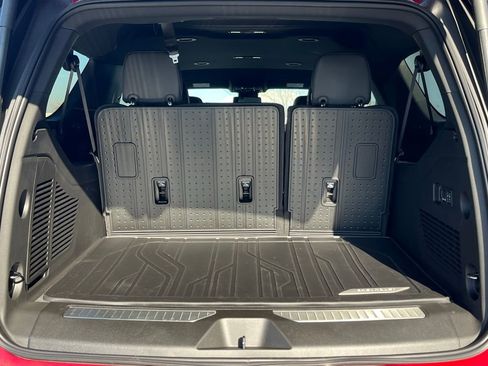 New 2026 Chevrolet Suburban Premier AWD/4WD image 32