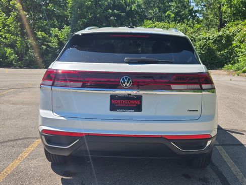 New 2026 Volkswagen Atlas Cross Sport SE AWD/4WD image 4