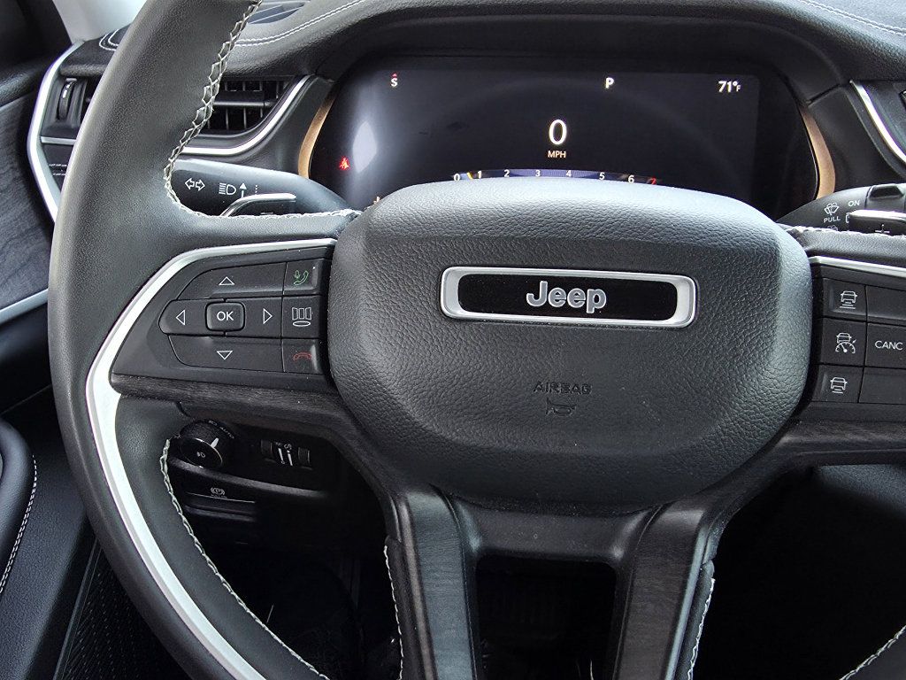 Used 2023 Jeep Grand Cherokee Limited AWD/4WD image 28