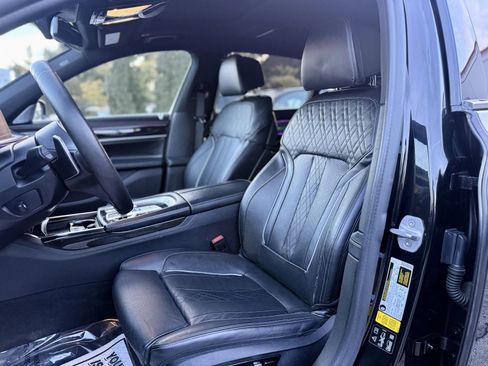 Used 2020 BMW 750i xDrive w/ Executive Package AWD/4WD image 28