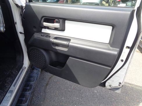 Used 2010 Toyota FJ Cruiser 4WD image 26