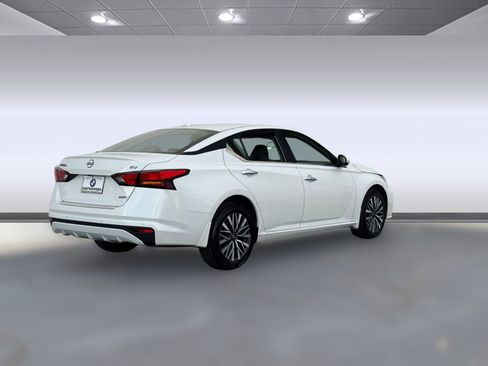 Used 2023 Nissan Altima 2.5 SV image 8
