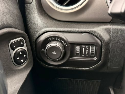 Used 2018 Jeep Wrangler Unlimited Rubicon AWD/4WD image 23