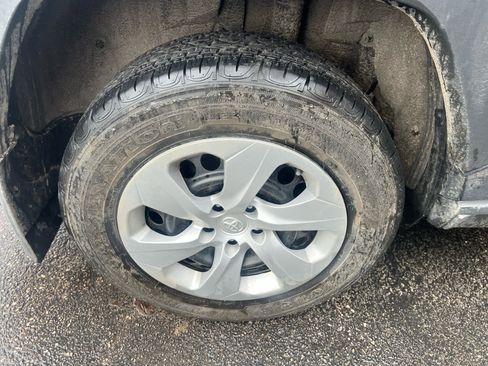 Used 2023 Toyota RAV4 LE image 9