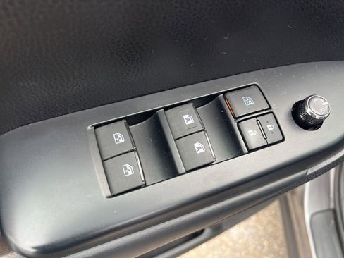 Used 2018 Toyota Highlander XLE image 10