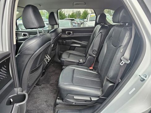 Certified 2025 Kia Sorento EX image 18