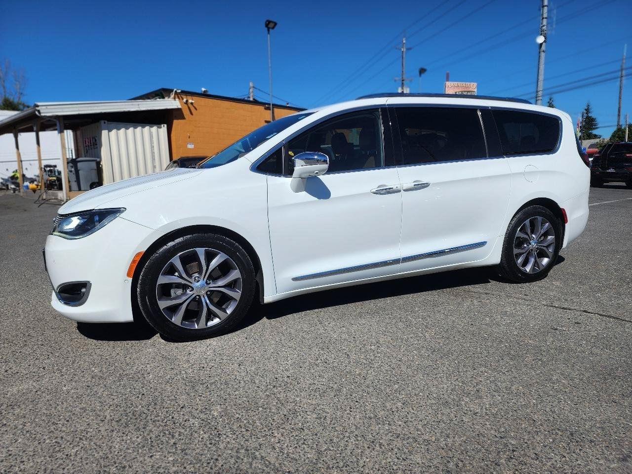 Used 2018 Chrysler Pacifica Limited w/ Advanced Safetytec Group FWD image 11