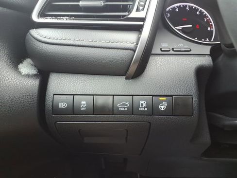 Used 2024 Toyota Camry SE image 14