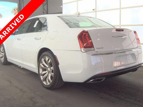 Used 2019 Chrysler 300 Limited w/ Safetytec Plus Group image 5
