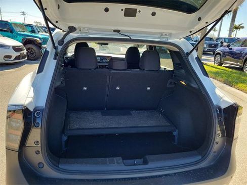 Certified 2025 Nissan Kicks SV image 14