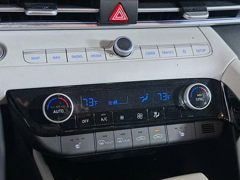 Used 2024 Hyundai Elantra Limited image 24