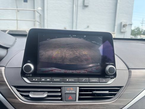 Used 2025 Nissan Altima 2.5 SV FWD image 24