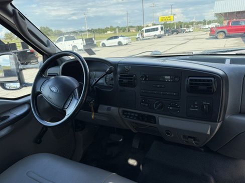 Used 2006 Ford F350 XL image 8