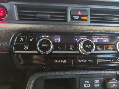 Used 2025 Honda Pilot Black Edition image 23