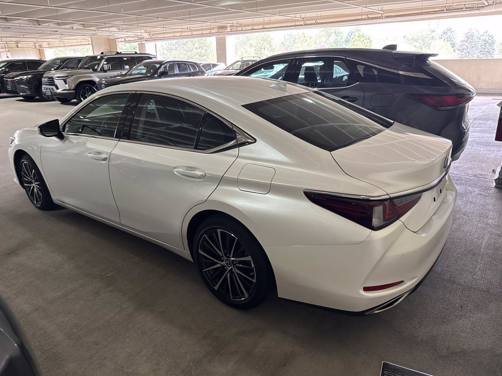 Used 2025 Lexus ES 350 w/ Premium Package FWD image 4