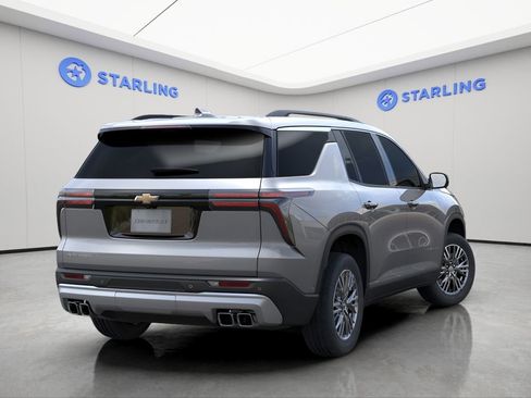 Used 2026 Chevrolet Traverse LT FWD image 4