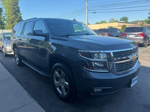 Used 2020 Chevrolet Suburban LT w/ Luxury Package AWD/4WD image 11
