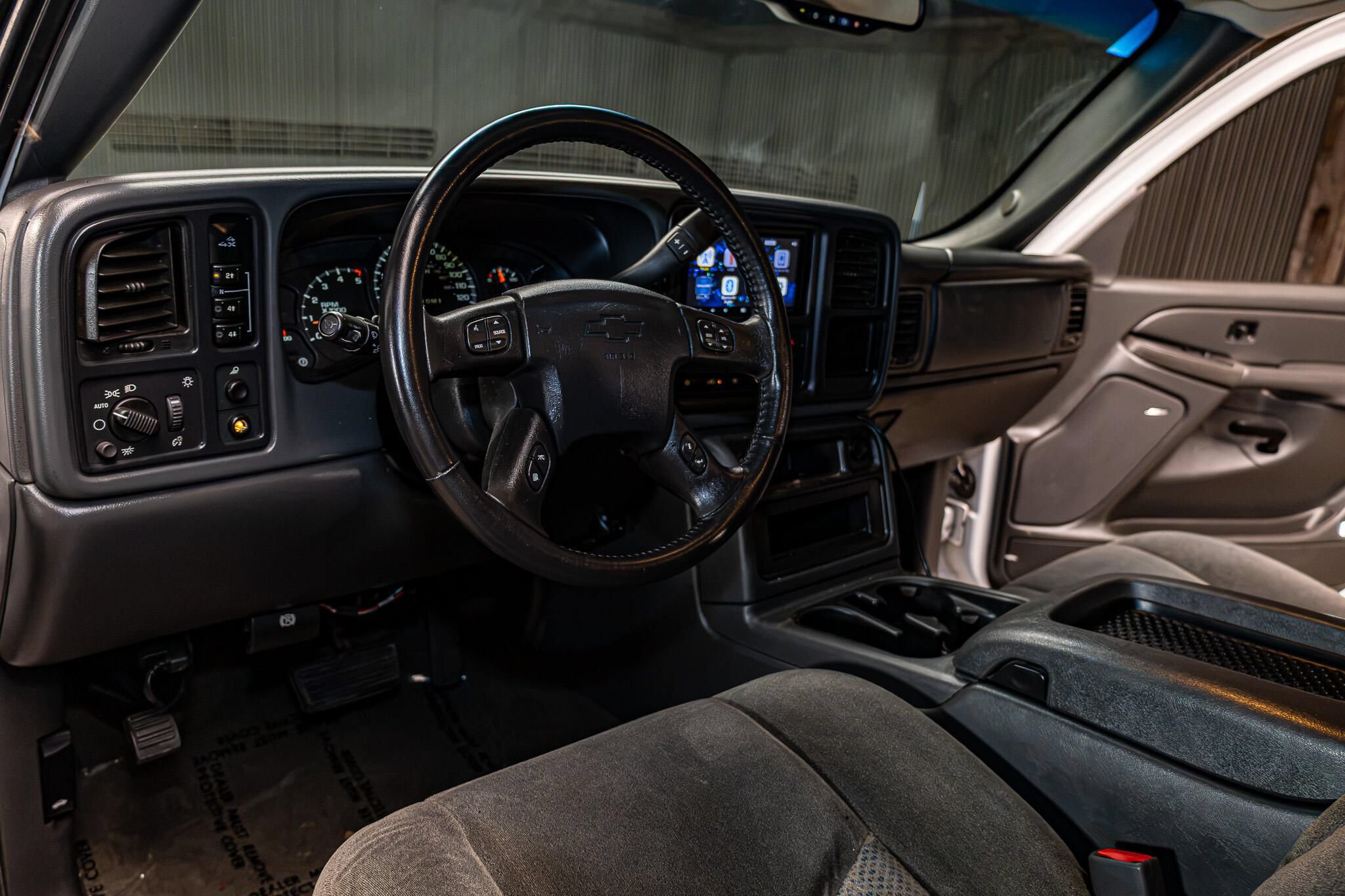 Used 2006 Chevrolet Silverado 2500 LT w/ Heavy-Duty Power Package AWD/4WD image 14