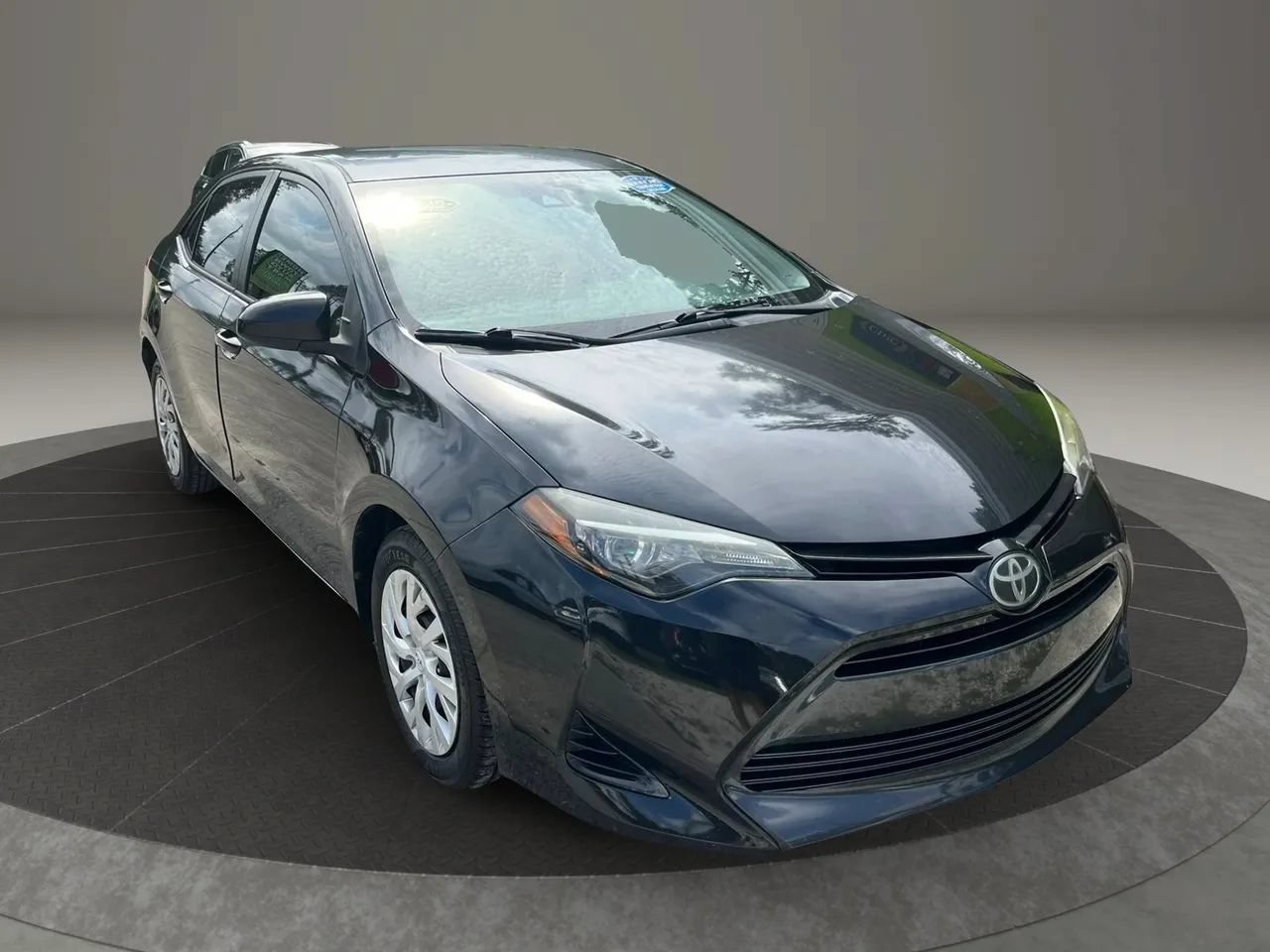 Used 2017 Toyota Corolla LE FWD image 1