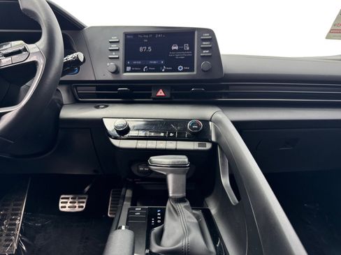 Used 2025 Hyundai Elantra Sport FWD image 11