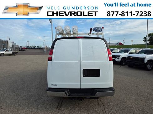 Used 2018 Chevrolet Express 3500 w/ Driver Convenience Package image 5