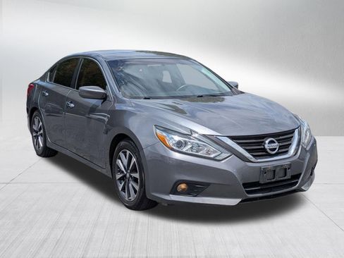 Used 2017 Nissan Altima 2.5 SV FWD image 7