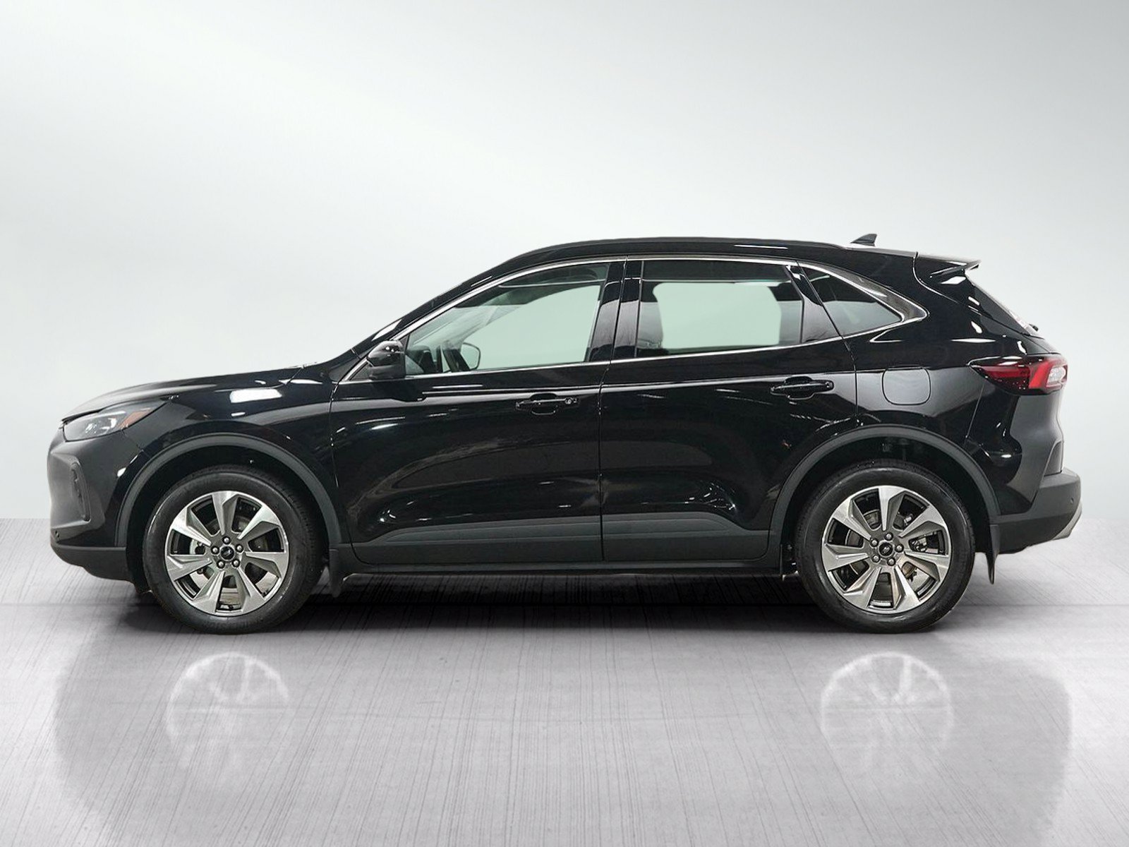Used 2024 Ford Escape Platinum AWD/4WD image 2