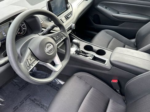 Used 2025 Nissan Altima 2.5 SV FWD image 10