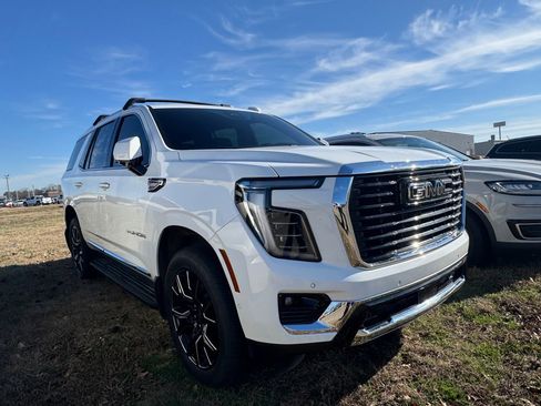 Used 2025 GMC Yukon Elevation w/ Elevation Premium Package image 3