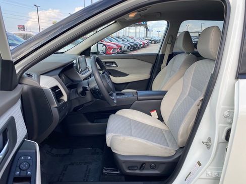 Used 2021 Nissan Rogue SV image 9