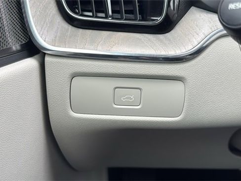 Used 2023 Volvo XC60 B5 Plus w/ Climate Package image 16