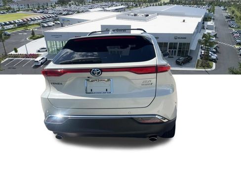 Used 2022 Toyota Venza XLE AWD/4WD image 18