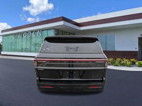 New 2026 Lincoln Navigator L Black Label AWD/4WD image 4