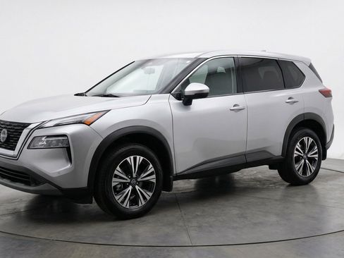 Used 2025 Nissan Rogue SV FWD image 3