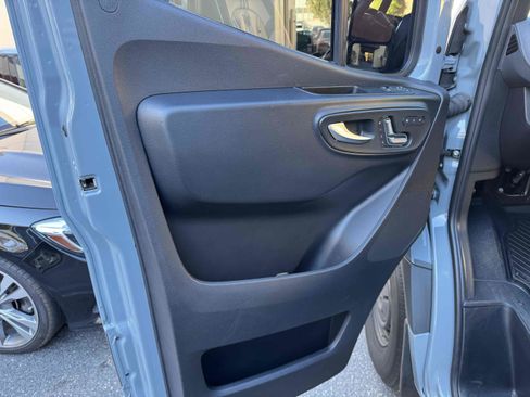 Used 2023 Mercedes-Benz Sprinter 2500 image 43