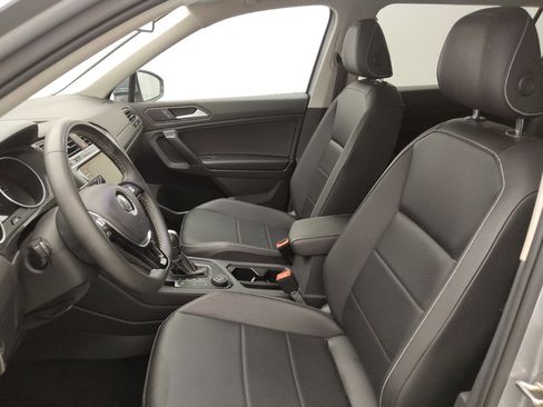 Used 2021 Volkswagen Tiguan SE w/ Panoramic Sunroof Package AWD/4WD image 17
