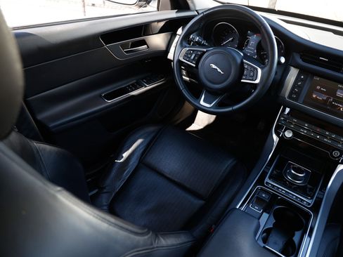 Used 2018 Jaguar XF Prestige image 24