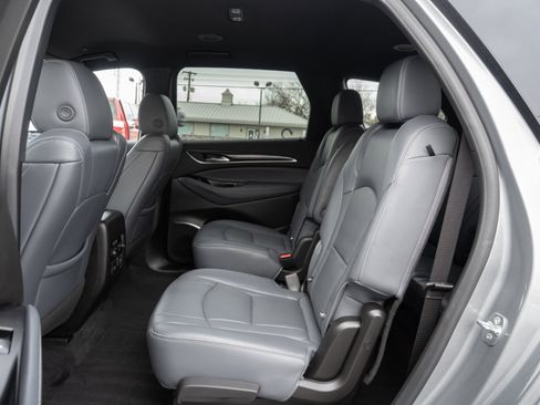 Used 2024 Buick Enclave Premium image 19