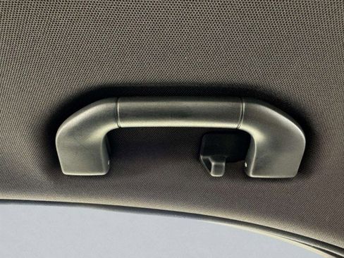 Used 2011 Mercedes-Benz C 300 Sport image 32