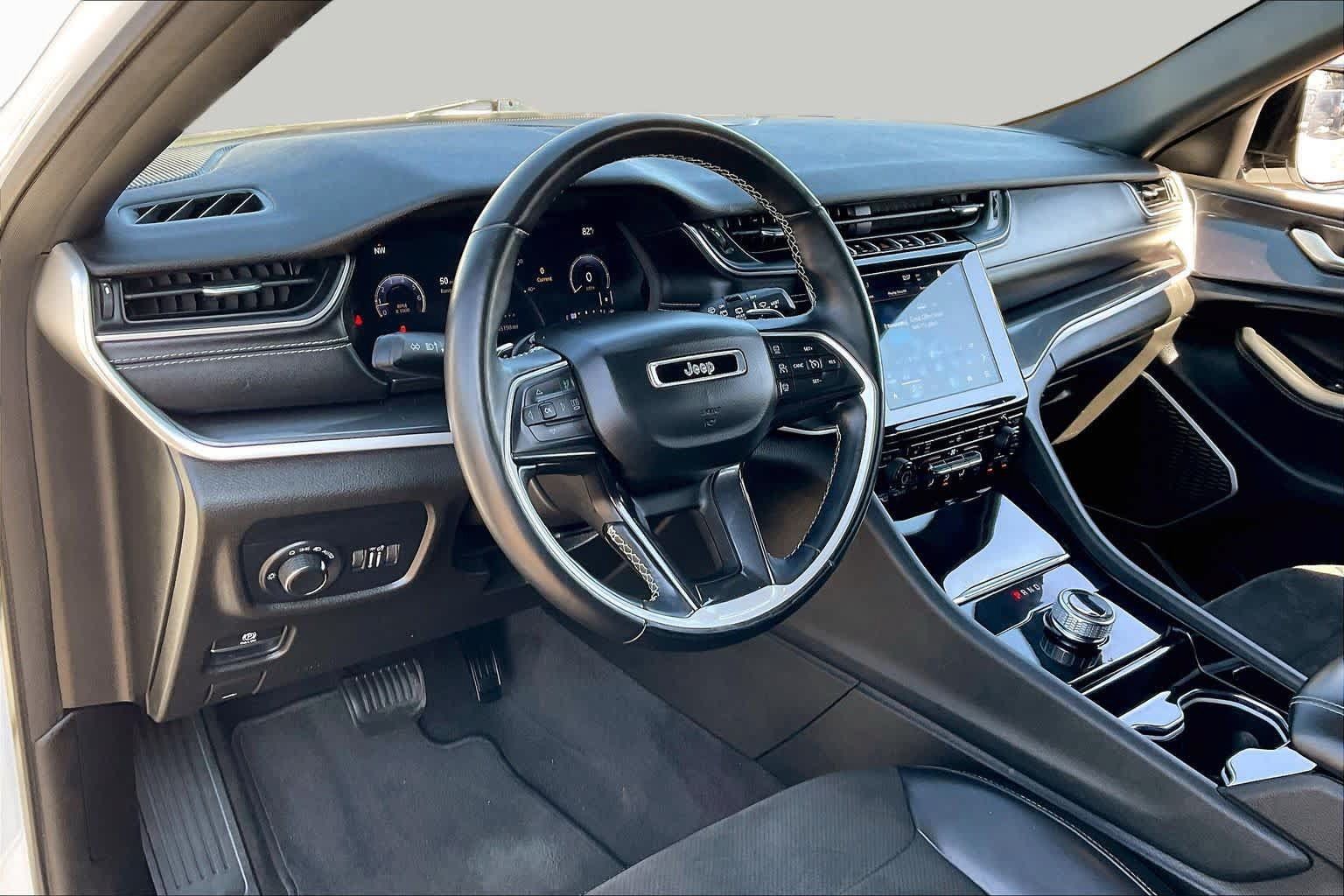 Used 2021 Jeep Grand Cherokee L Laredo AWD/4WD image 17