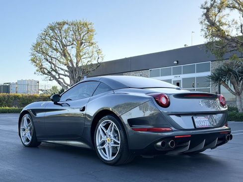 Used 2016 Ferrari California T RWD image 8