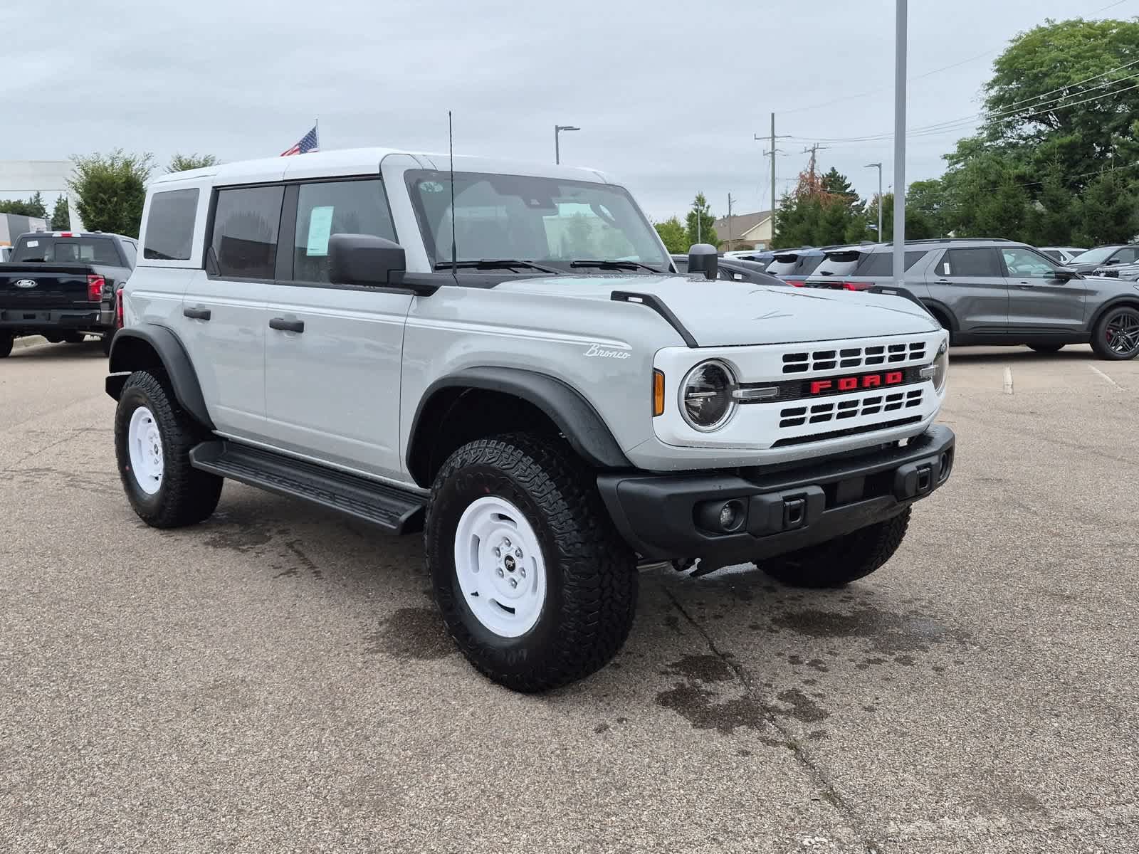 New 2026 Ford Bronco Heritage Edition AWD/4WD image 2