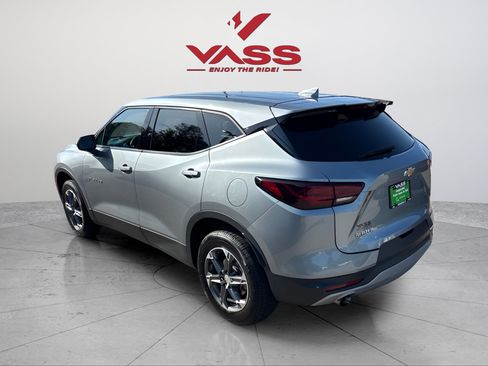 Used 2025 Chevrolet Blazer LT FWD image 3