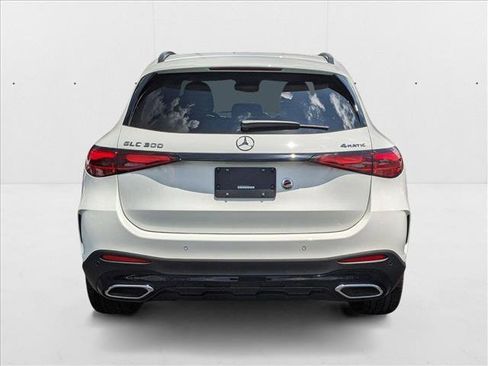 Used 2025 Mercedes-Benz GLC 300 4MATIC image 7