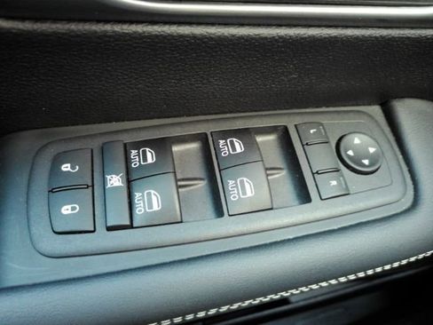 Used 2026 Chrysler Pacifica Select image 39